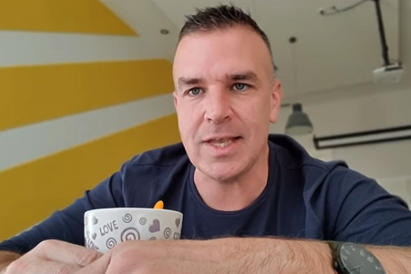 “BOLJE ŠTO SAM OVDJE, SRBI SU PREŽIVJELI SVE” Amerikanac u karantinu u Srbiji