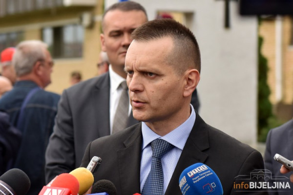 Lukač: Obavezno nošenje maski na javnim mjestima