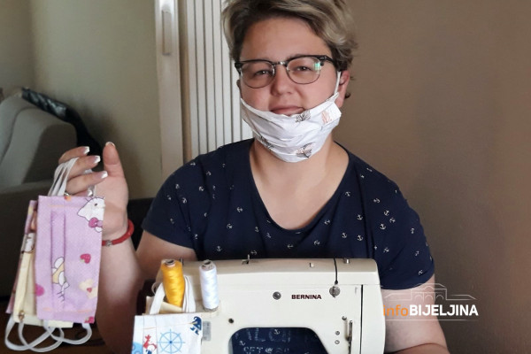 Bijeljina: Nina Ciganović šije i poklanja zaštitne maske /FOTO/