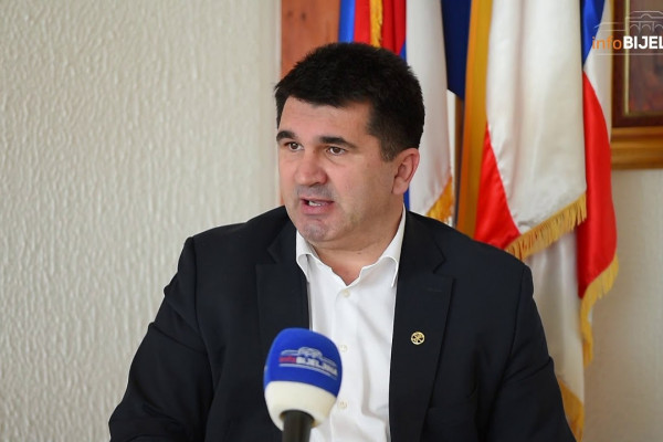 Savić: Stanovnici da ne idu u mjesta u kojima je potvrđen virus korona