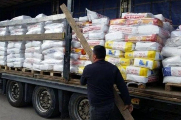 Kupio šleper brašna i podijelio komšijama