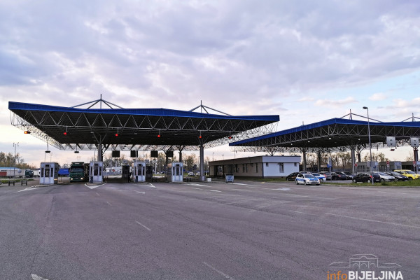 AMS: Od danas do ponedeljka zabrana ulaska u Srbiju za putnička vozila i pješake