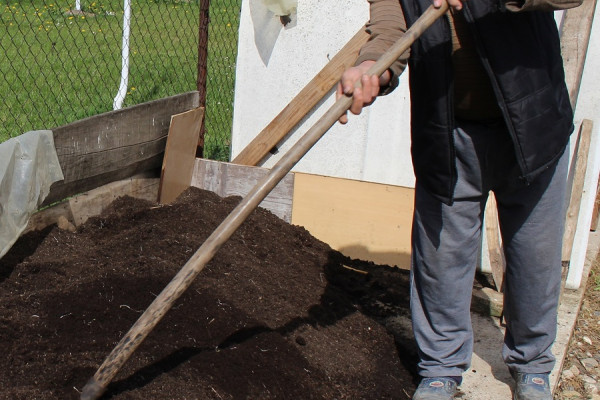 Snalažljivi penzioner iz Gradiške dosjetio se kako da zaradi od konjskog stajnjaka