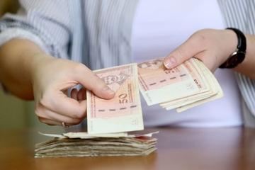 Informacije Ministarstva finansija RS: Koliko su nam porasle plate za 10 godina?