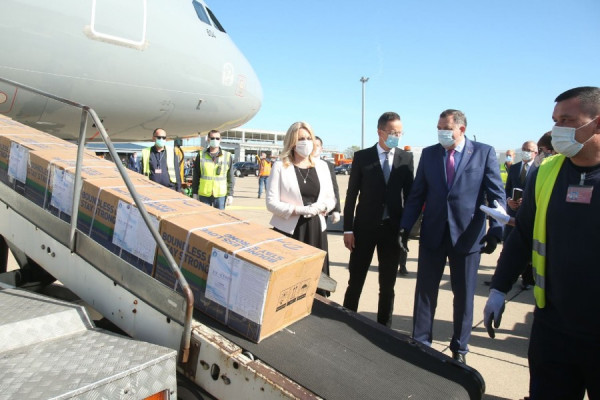 Pomoć iz Mađarske stigla na banjalučki aerodrom