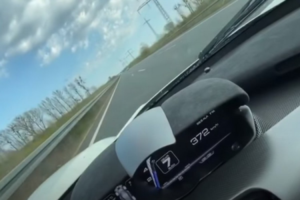Pogledajte kako sa mjesta vozača izgleda brzina od 372 km/h