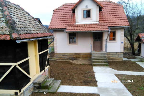 Čuvaju djedovinu: U podmajevičkim selima obnavljaju kuće stare više od 100 godina /FOTO/
