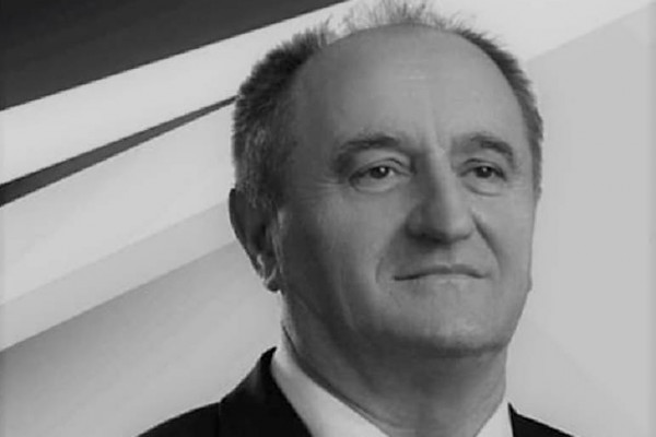 Nakon mjesec dana borbe sa korona virusom preminuo doktor UKC-a Dragan Vojvodić