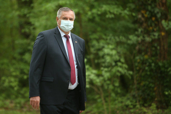 SUTRA ĆE BITI SVE POZNATO Višković: Odluka o policijskom času zavisiće od broja novozaraženih