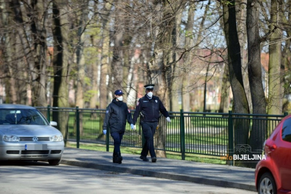 Od podne policijski čas u RS