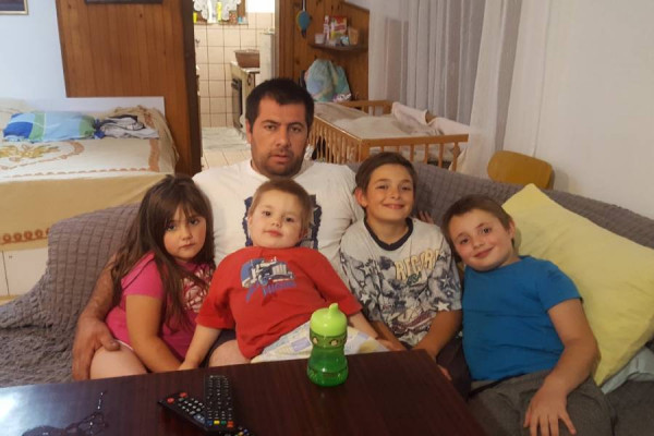 Roditeljima petoro djece izgorio dio kuće i ostali bez posla