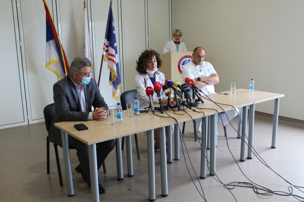 Prva urološka operacija najsavremenijim aparatom (FOTO)