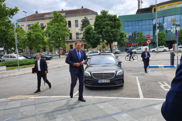 Dodik: DNS-u neće biti oduzete pozicije