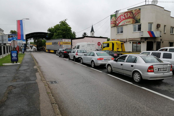 Gužve na pojedinim graničnim prelazima u BiH, evo i NA KOJIM