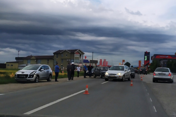 Sudar tri vozila na putu za Dvorove