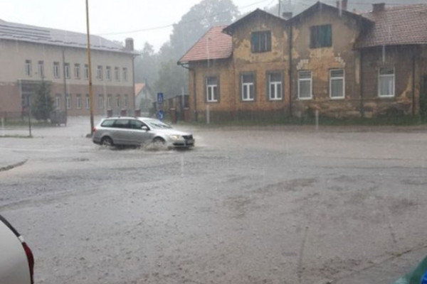 Veliko nevrijeme pogodilo dijelove BiH, najteže u Tuzlanskom kantonu