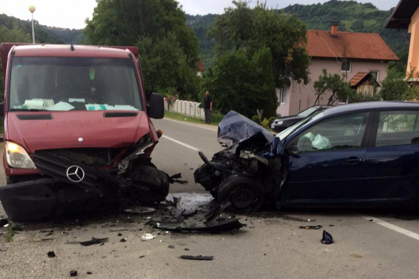 Nezgoda kod Lopara: Više lica povrijeđeno /FOTO/