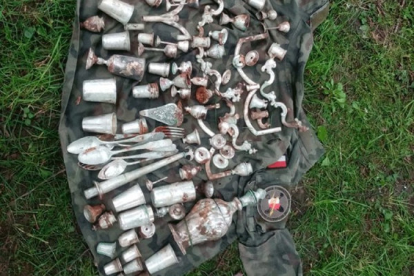 Kovčeg sa blagom pronađen u ruševinama dvorca iz 14. vijeka