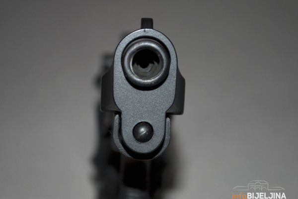 POVRIJEĐENA JEDNA OSOBA U PUCNJAVI Na putu Brčko-Bijeljina došlo do upotrebe vatrenog oružja