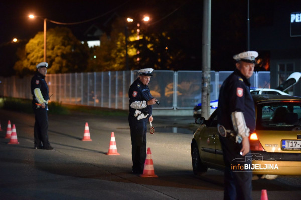 Ugljevik: Policija prilikom kontrole pronašla drogu kod Tuzlaka