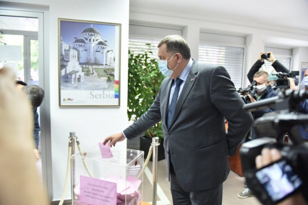 Dodik glasao u Generalnom konzulatu Srbije u Banjaluci