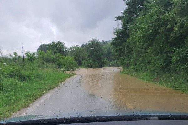 Bujične vode kod Zvornika se izlile iz korita /FOTO/