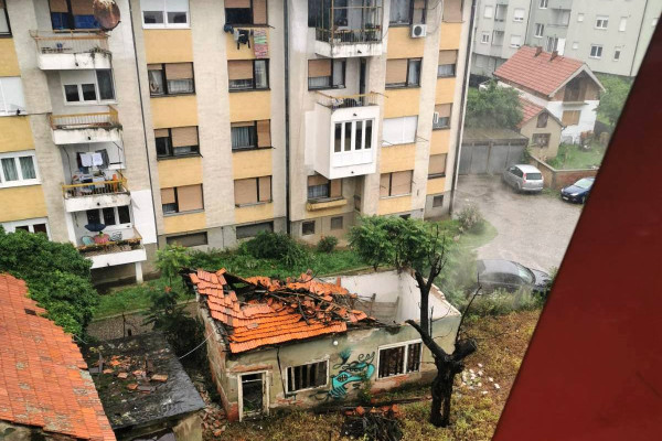 Bijeljina: Stari i dotrajali objekti ugrožavaju bezbjednost prolaznika