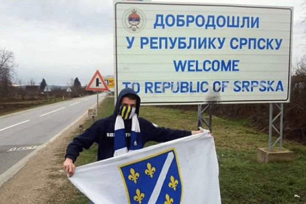 Kažnjen zbog fotografije sa ratnom zastavom Armije RBiH