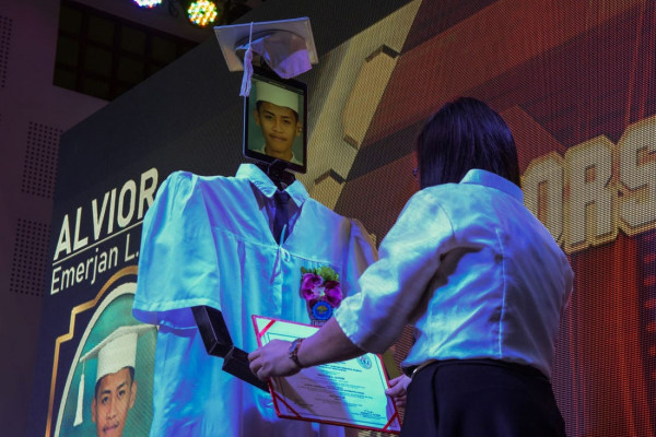 Robot đacima dijelio završne diplome