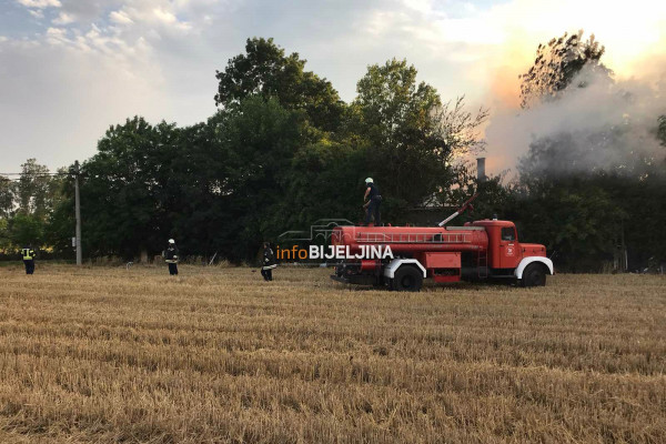 DRAMA U LJESKOVCU Povrijeđen vatrogasac pri eksploziji bombe