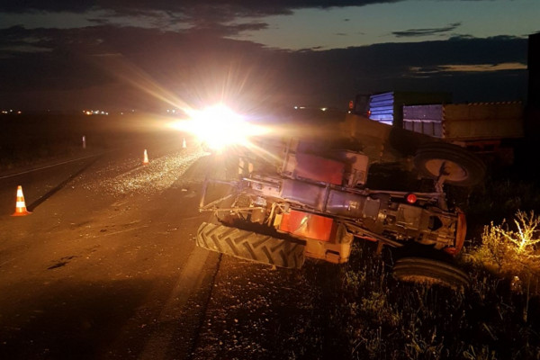 DETALJI NEZGODE NA PAVLOVIĆ PUTU Golf i traktor se prevrnuli na krov