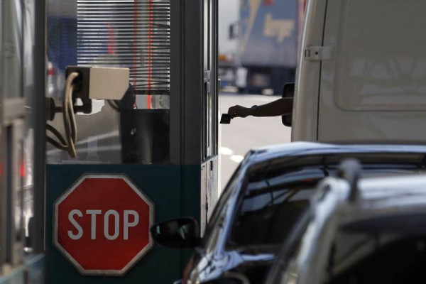 Grčka od sutra zatvara granice za državljane Srbije