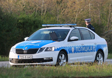 TEŠKA NESREĆA Motociklista se sudario sa kravom, vozač teško povrijeđen u Trebinju