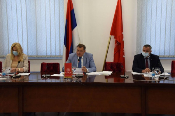Dodik: Proširiti mjere zaštite na nošenje maski na otvorenom