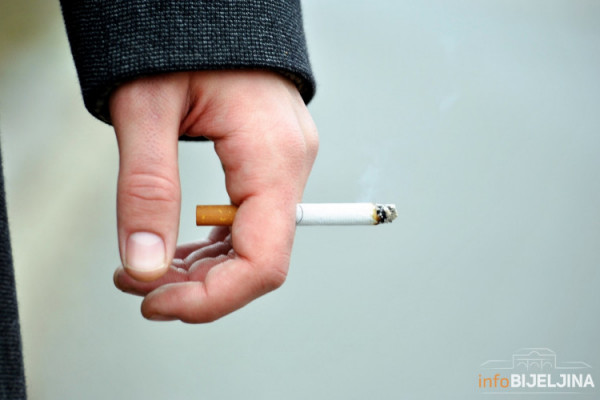 Ko teže ostavlja cigarete, muškarci ili žene?