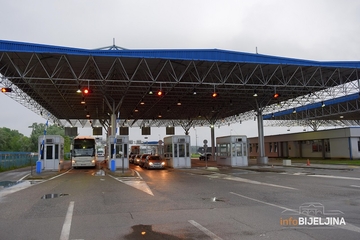 Gužva na ulazu u BiH: Na tri granična prelaza povremeno se formiraju kolone vozila