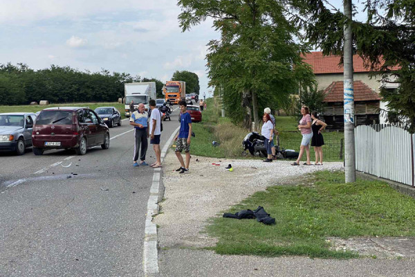 MLADIĆ IZ ŠAMCA TEŠKO POVRIJEĐEN Jeziv prizor sa mjesta nesreće kod Bijeljine  /FOTO/
