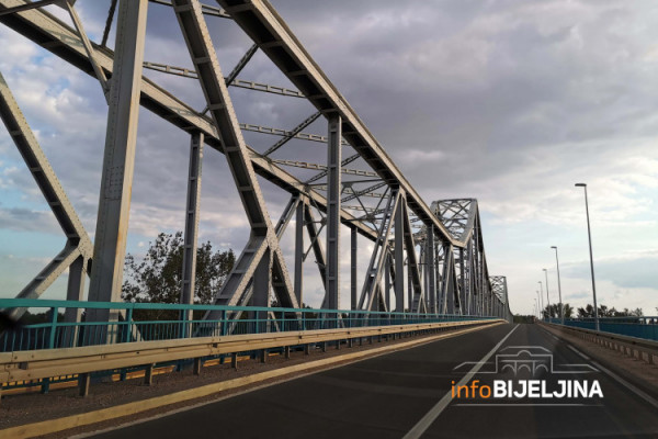 Vučić i Dodik se sreću na sredini mosta na Sremskoj Rači