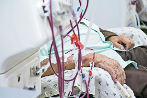 UŽAS! SVAKI TREĆI PREŽIVI KORONU: Za ove grupe, virus je SMRTONOSAN! Za izlečene, posledice su veoma teške!