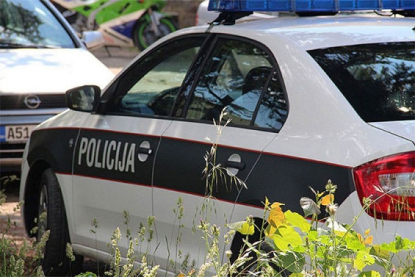 Beba pronađena u torbi, policija traga za roditeljima