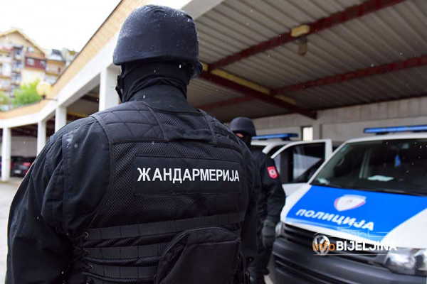 RACIJA U JANJI Policija kod maloljetnika pronašla drogu