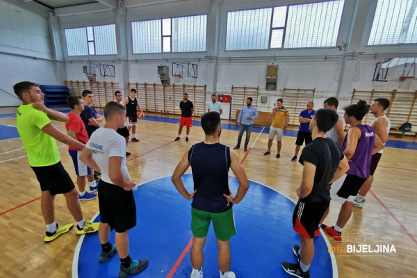 Košarkaši Radnika počeli sa pripremama za novu sezonu (VIDEO)