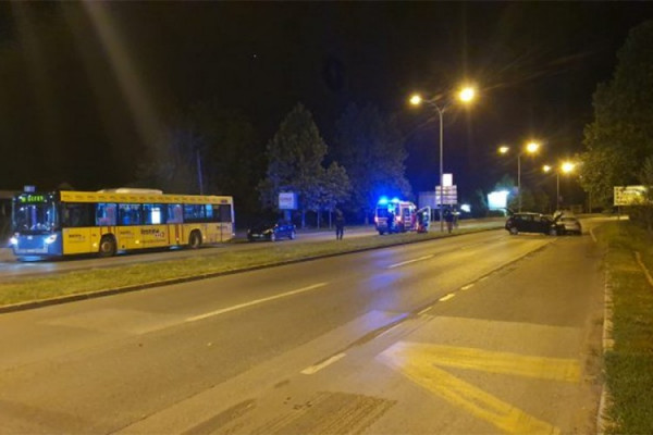 Masovna tuča, neredi i sudar u Novom Sadu: Pokušali zapaliti autobus