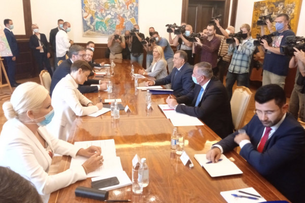 VUČIĆ NAKON SASTANKA U BEOGRADU „Naš interes je očuvanje mira, ali i Srpske u okviru dejtonske BiH“