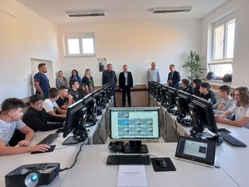 Osnovna škola „Šamac“ dobila savremeni kabinet informatike