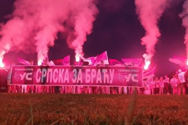 SPEKTAKULARNO - Ujedinjena Srpska pružila podršku braći u Crnoj Gori (VIDEO)