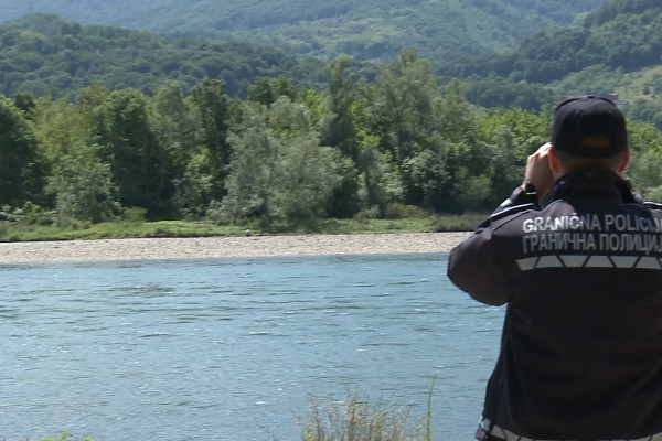 MIGRANTI PRITIŠĆU, GRANICA NA ČEKANJU Zašto je propala inicijativa Denisa Bećirovića?
