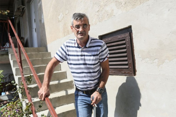 Migranti siju strah u Gradišci: Alžirci ga napali u dvorištu i izgrebali