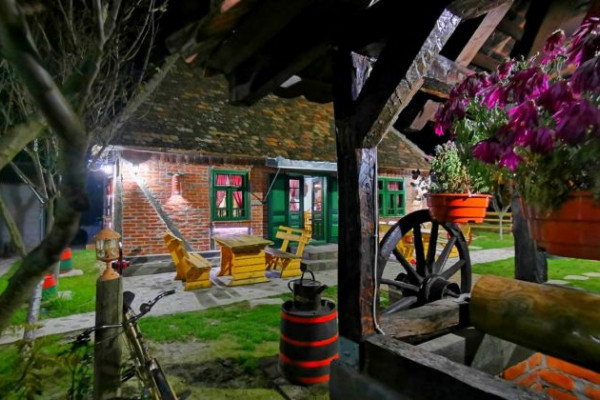 Srednji Dragaljevac kod Bijeljine: Etno restoran "Stara kuća", nova priča