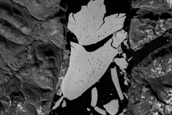 Odlomio se veliki komad leda na Grenlandu